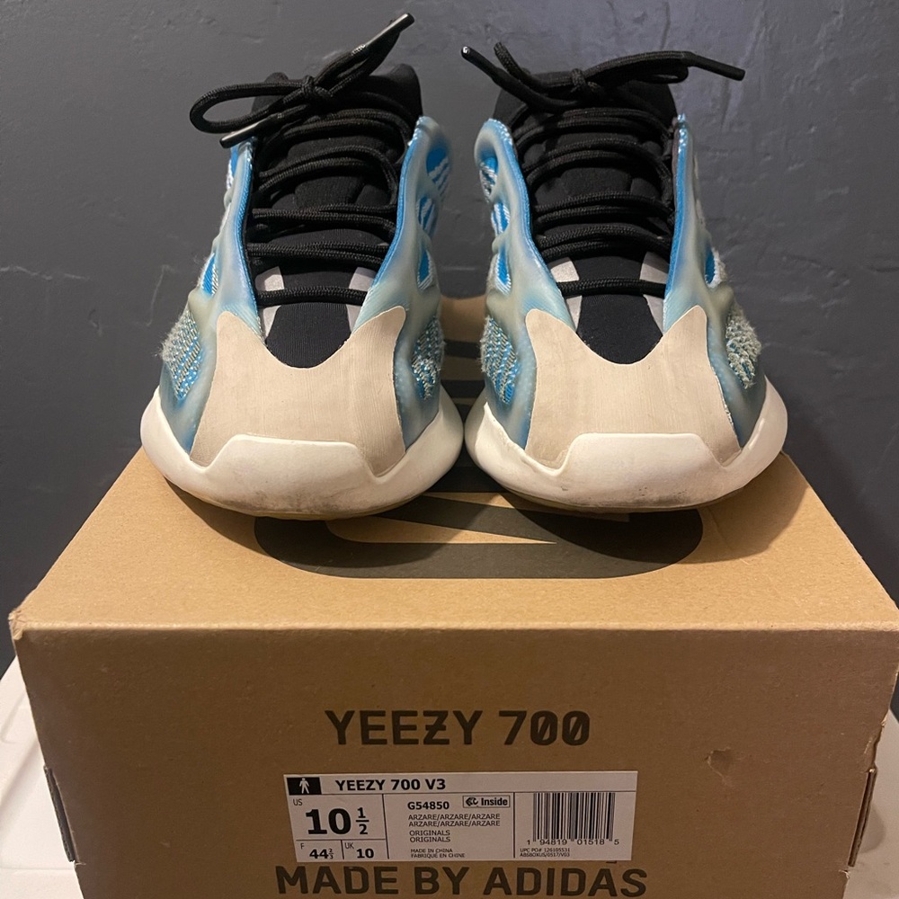 Yeezy 700
